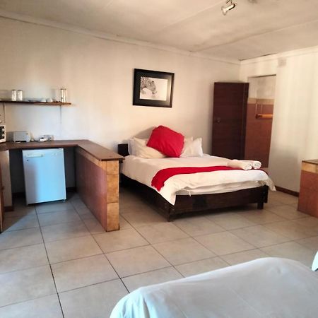 Boskoppie Lion & Tiger Reserve Kroonstad Exterior foto